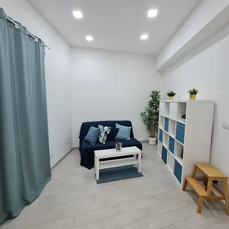 Fly Zone Capodichino Apartman *